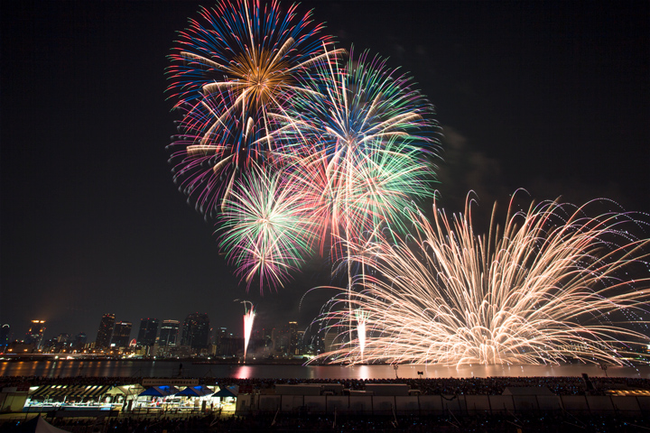 なにわ淀川花火大会 | Osaka Metro NiNE