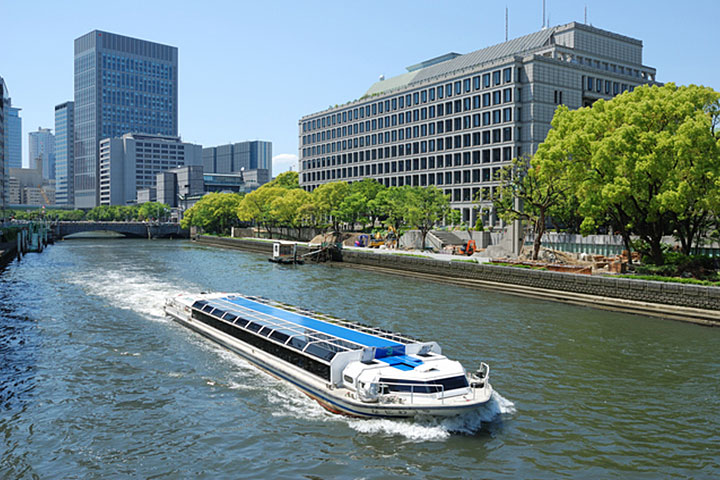 A Nakanoshima cruise ship in the city of water, Osaka