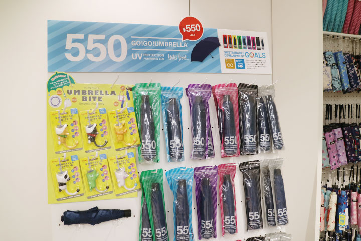 ビニール傘並の550円で販売する折りたたみ傘「GO!GO!UMBRELLA」