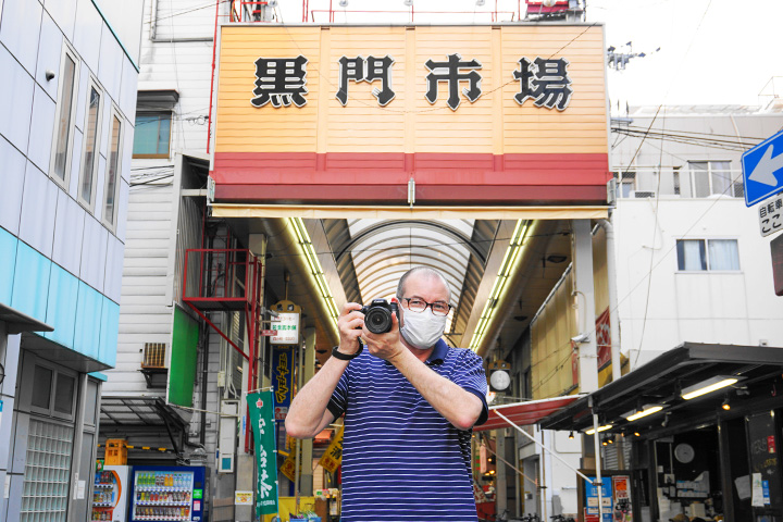 黒門市場PR動画コンテストに参加する外国人