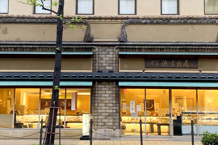 Storefront of Souke Minamoto Kitchoan in Koraibashi