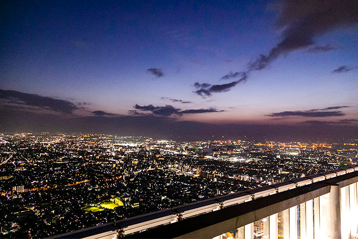 ヘリポートから見た大阪の冬の夜景