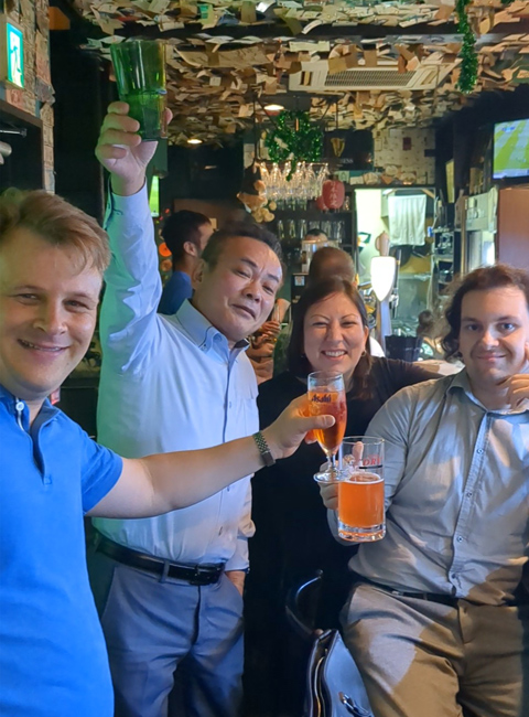 A friendly crowd at Murphy‘s Irish Pub