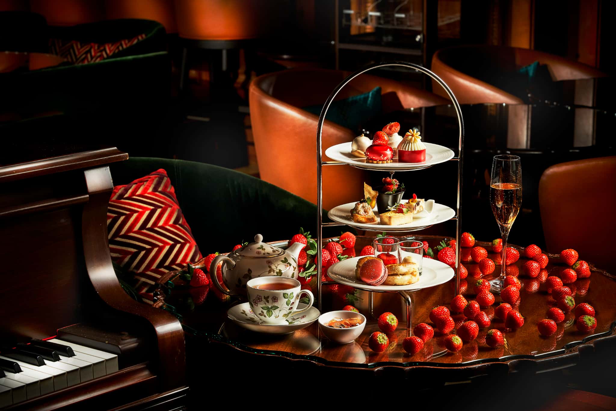 The Ritz-Carlton, Osaka: Strawberry Afternoon Tea | Osaka Metro NiNE
