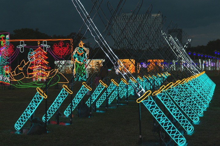 검으로 터널을 만든 일루미네이션