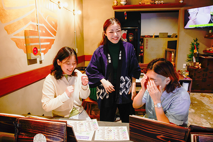 從12種顏色的達摩中選擇喜歡顏色的體驗情景