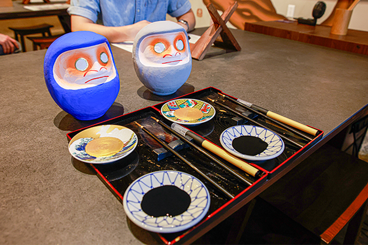 從12種顏色的達摩中選擇喜歡顏色的體驗情景