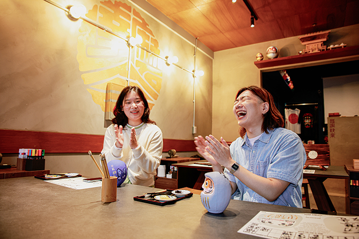 慶祝!達摩完成的情景